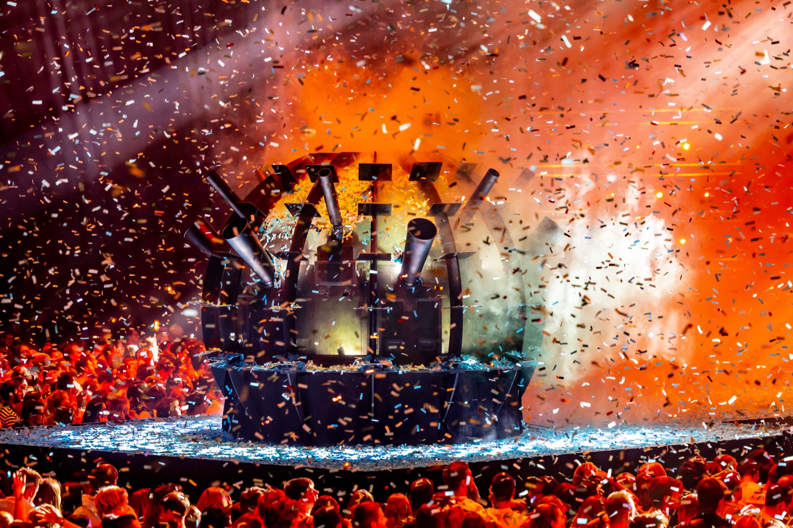 Confetti en vlammen bij de finale van De Mol