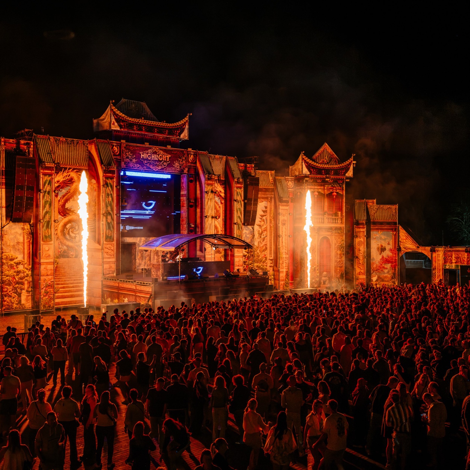 Flame columns on the main stage of Highlight Festival in Ypres, 2026