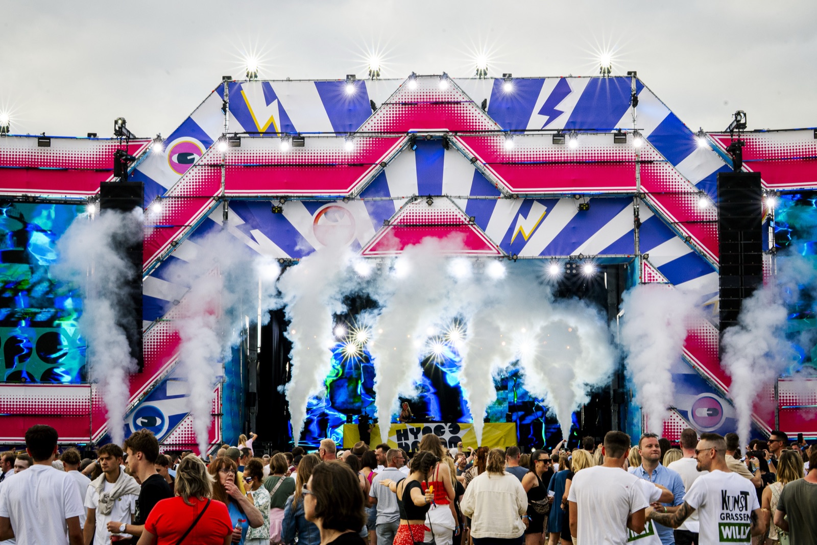 CO₂ jets in front of the main stage of Hype-O-Dream in Waregem, 2025