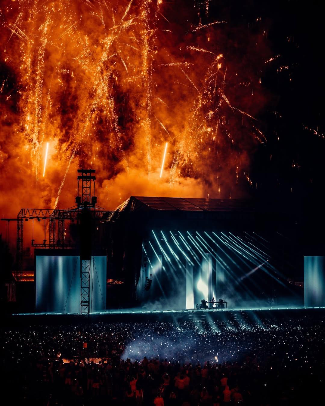 Vuurwerk boven het hoofdpodium tijdens David Guetta op Les Ardentes, Luik, 2025